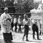 Don Titus in processione