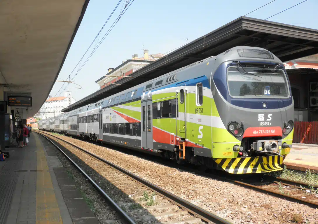 File:Lodi - stazione ferroviaria - Treno Servizio Regionale - linea S1.jpg