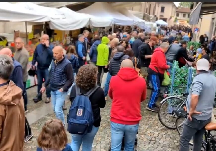 Robecco Sul Naviglio La Pioggia Non Ferma San Majolo In Tanti Per La Fiera Ultracentenaria