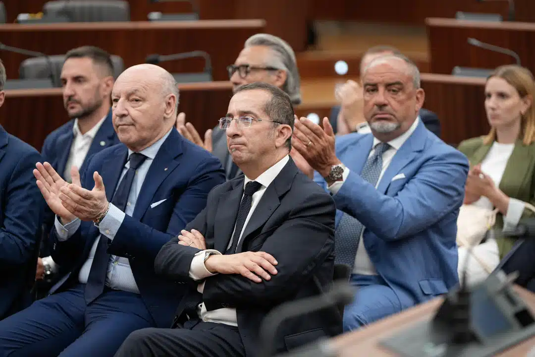 premiazione-squadre-calcio-lombarde-foto-di-gruppo-1-1
