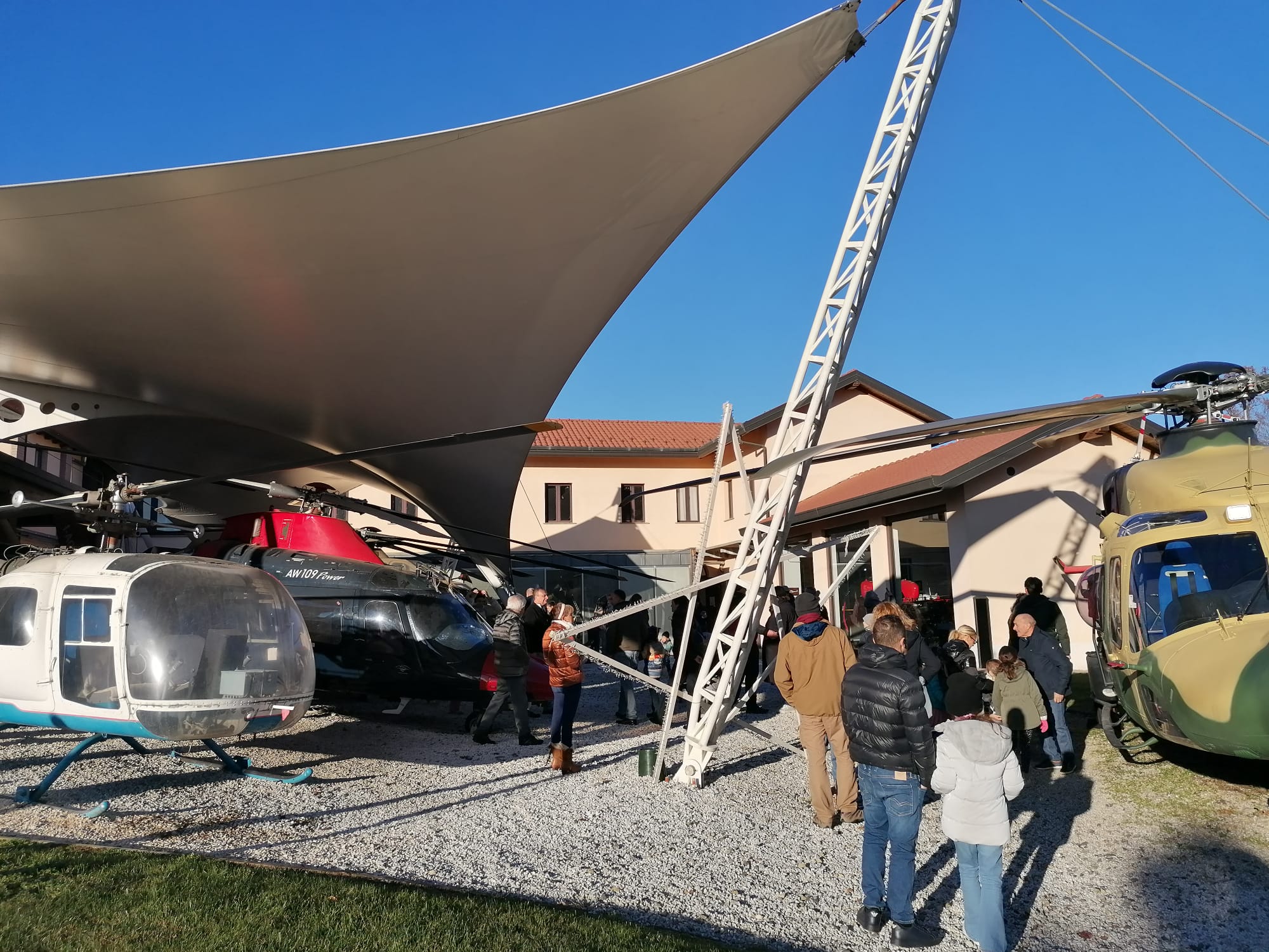 Pubblico cortile Museo Agusta