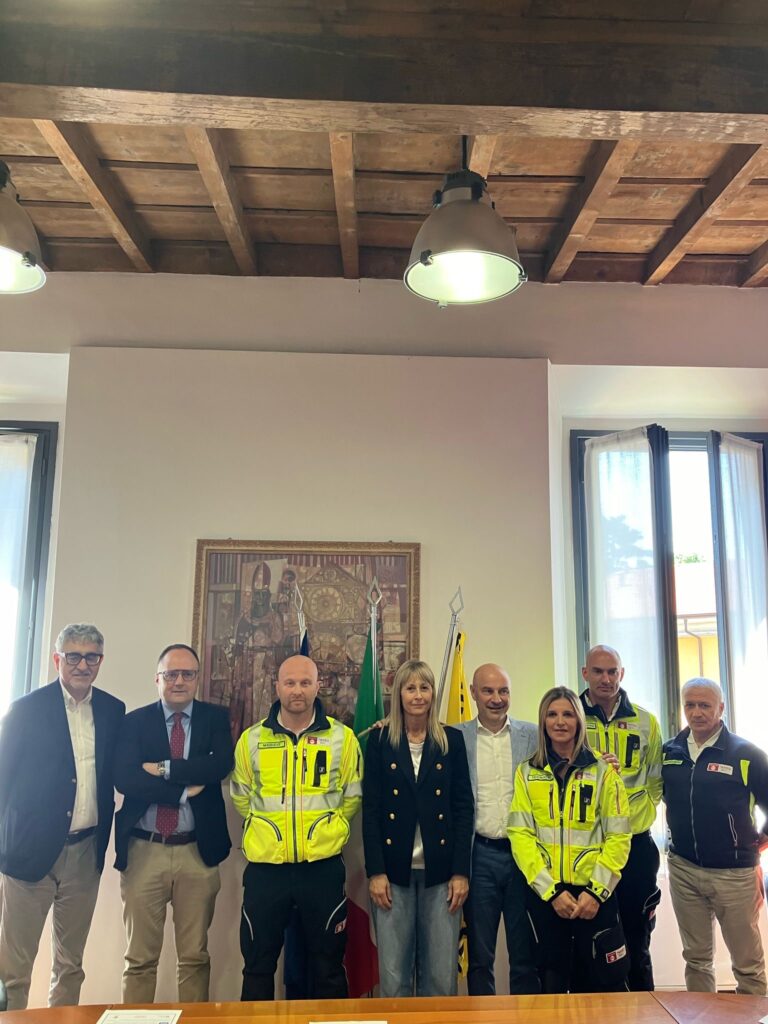 Magenta. “Salva per essere salvato”