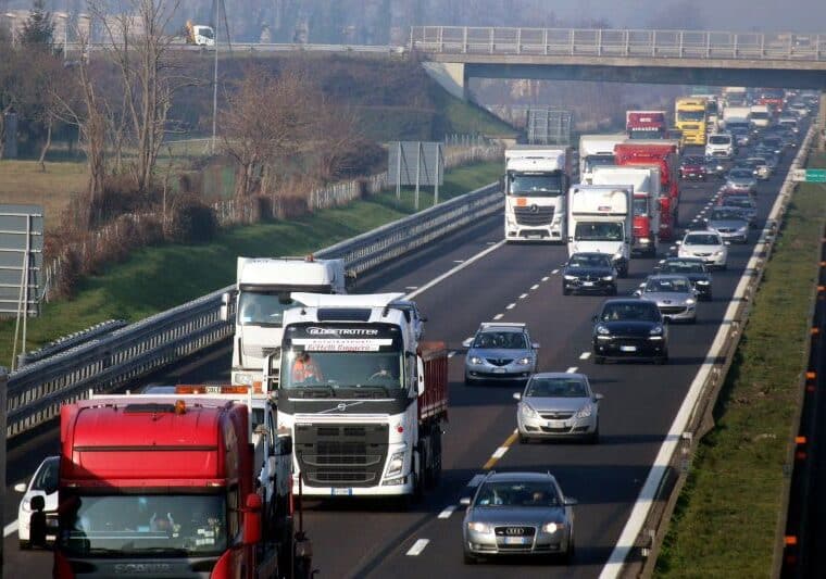 Maxi incidente sulla A4 tra Pero e Sesto