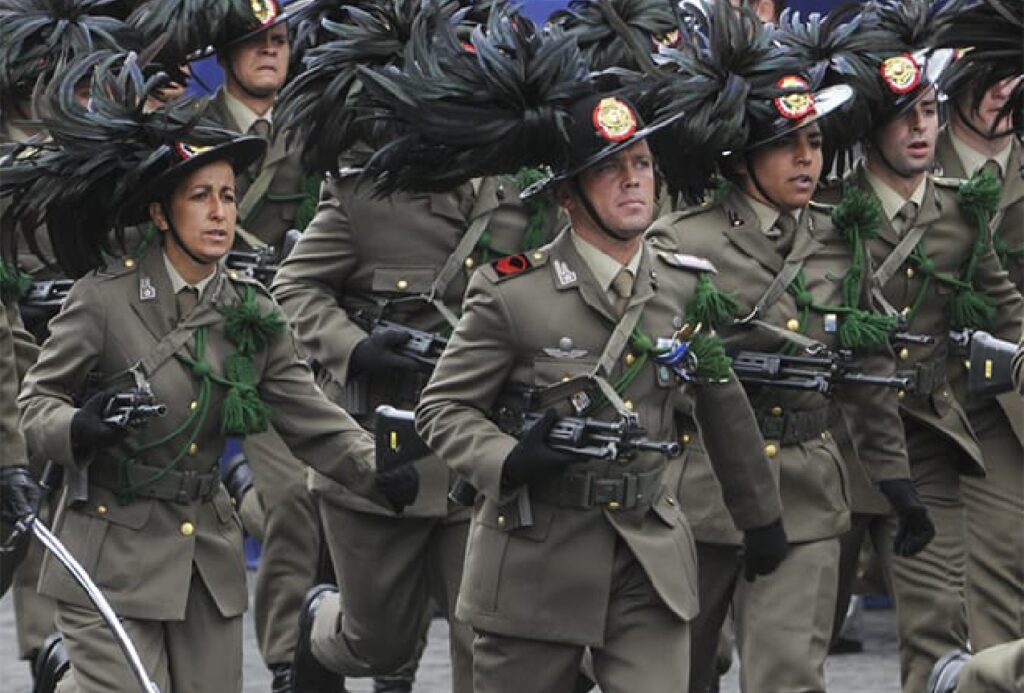 Magenta, questa ci mancava… Gruppo di docenti del Bramante: “No ai Bersaglieri a scuola, alcuni principi dell’associazione non li condividiamo”