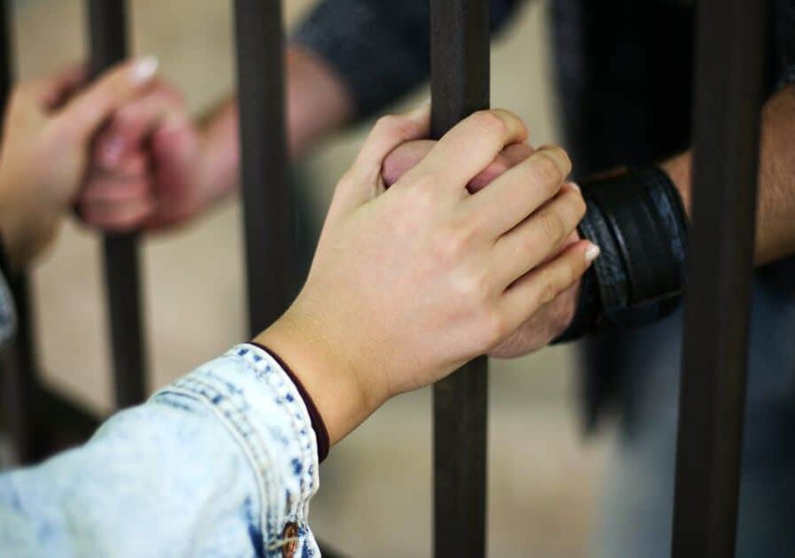 Varese: accumula condanne per oltre 15 anni di reclusione. Arrestata 31 enne