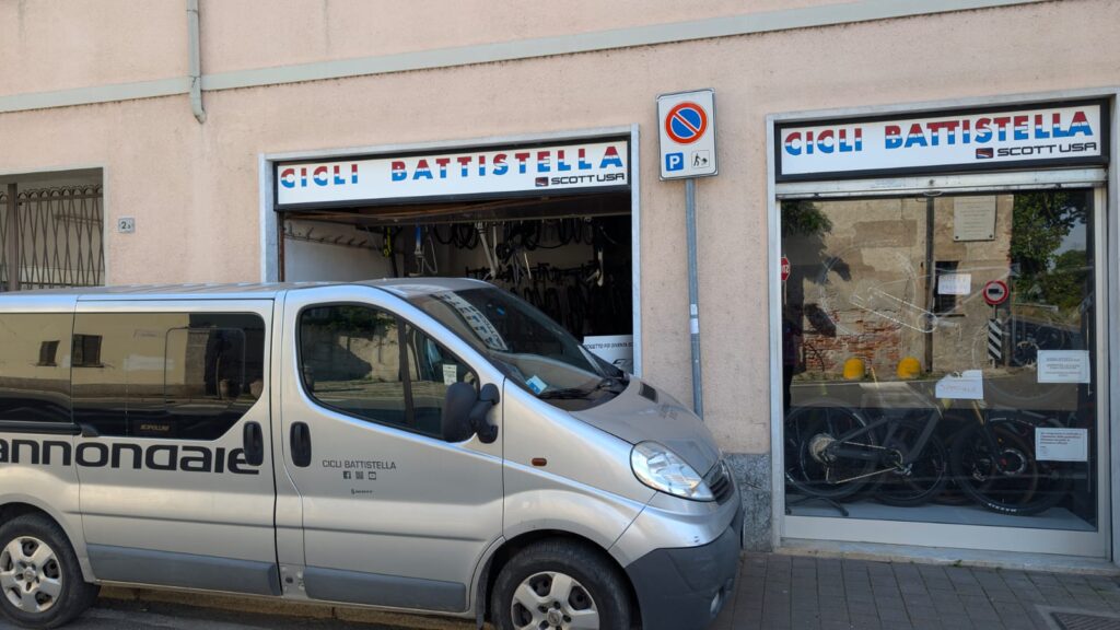 Magenta: spaccata da cicli Battistella, commando di malviventi ruba le biciclette di valore