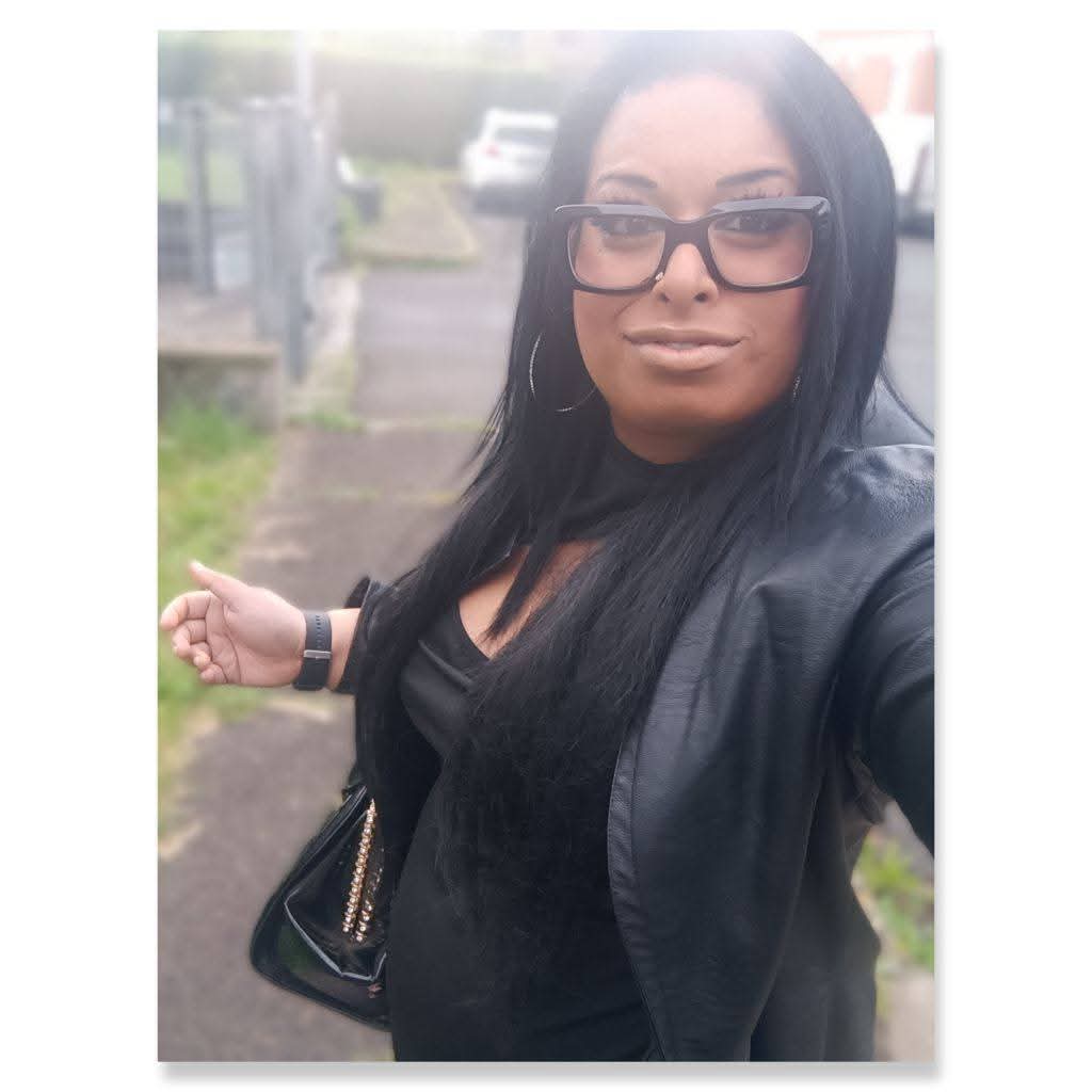 Vittuone, frase razzista al centro commerciale: “Il mio cane non lo faccio toccare a una negra”