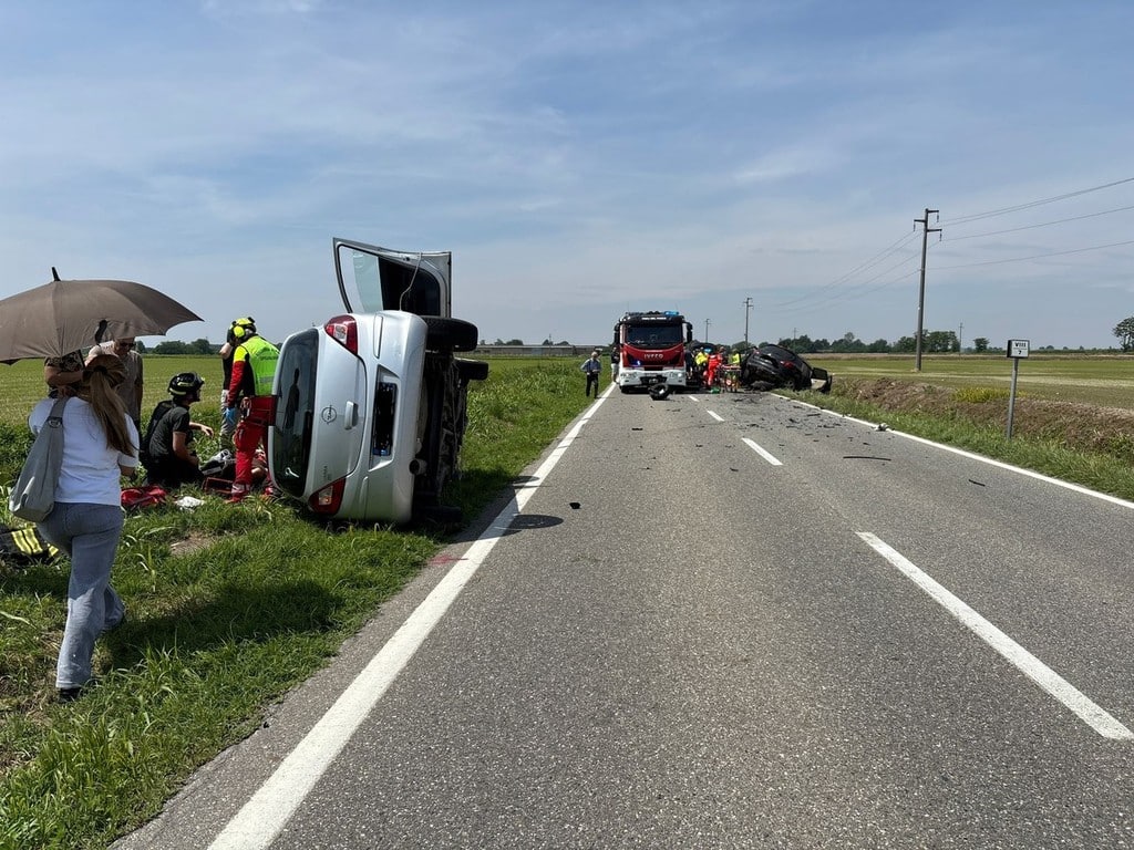 Ottobiano: frontale tra auto sulla statale 756, ferite due persone