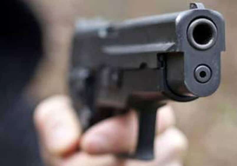 Agguato a colpi di pistola in strada a Milano, nessun ferito