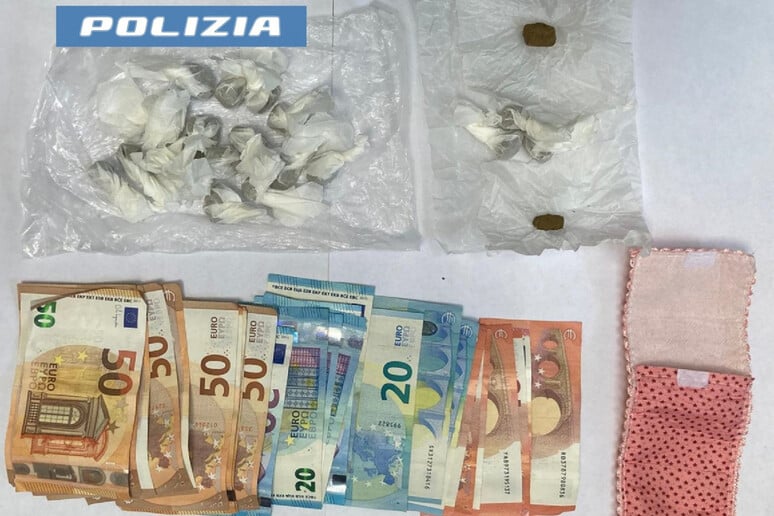 Giambellino: droga e soldi nascosti in casa, arrestato pusher