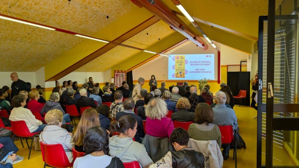 Magenta: inaugurata la scuola per stranieri nel ricordo di Aurelio Livraghi e con il ritorno di don Giuseppe