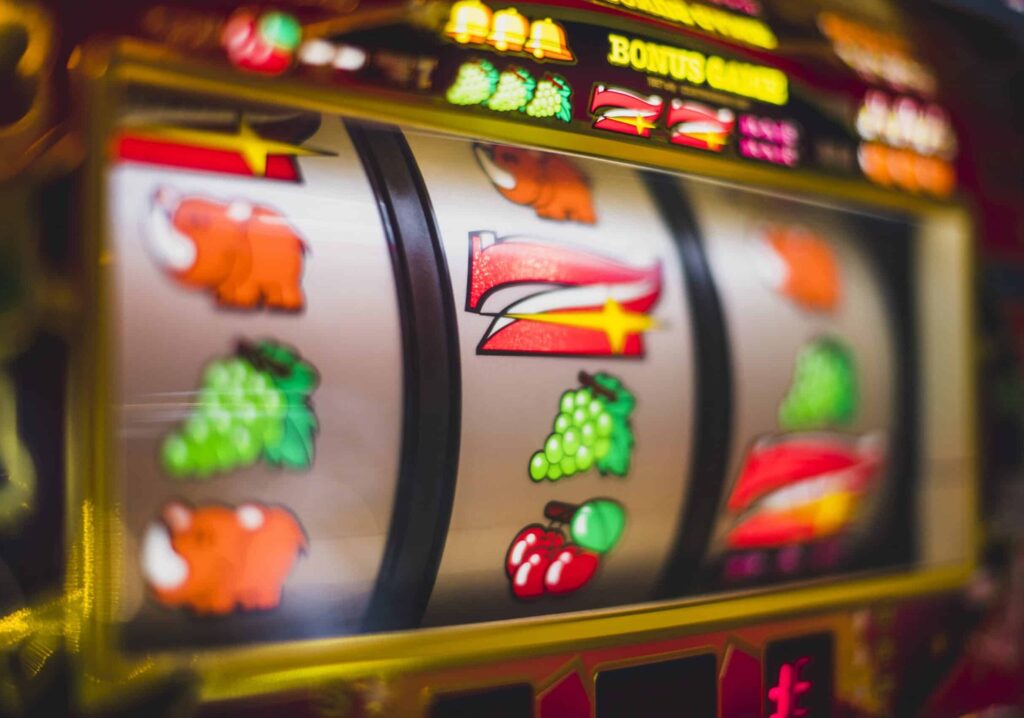 Varese, slot fuori orario: 16 multe della GDF