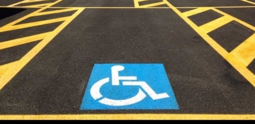 Nerviano, il parcheggio per disabili torna disponibile, Cozzi: “Serve la segnalazione di un consigliere per risolvere?”