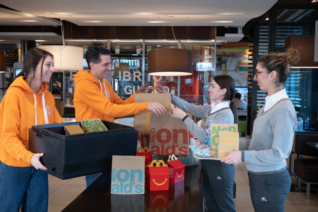 Milano e provincia, 25mila pasti caldi donati da McDonald’s e Banco Alimentare