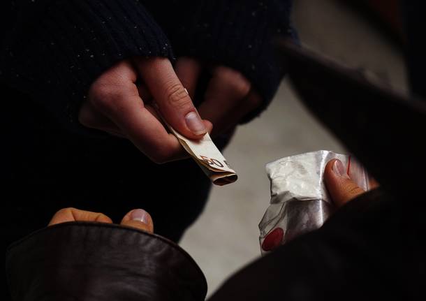 Cocaina e soldi in casa: arrestato 25enne di Casorate Primo