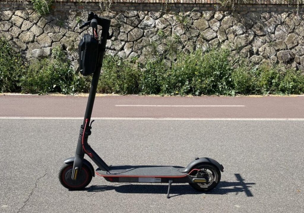 Varese, 32enne cade da monopattino: è grave