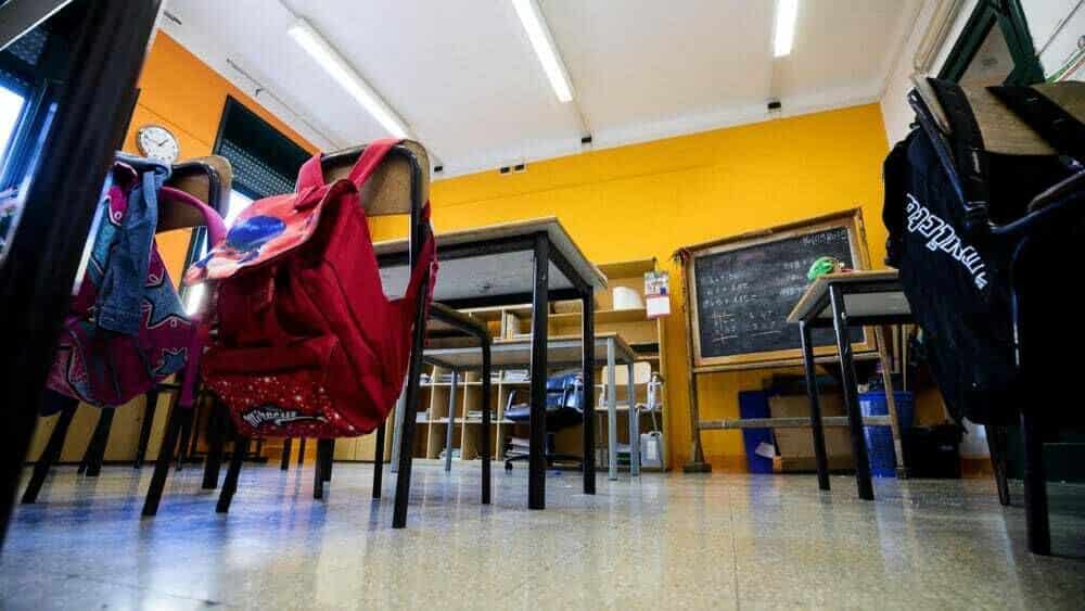 Albairate: percosse, umiliazioni e offese ai bambini di una scuola, indagato insegnante elementare