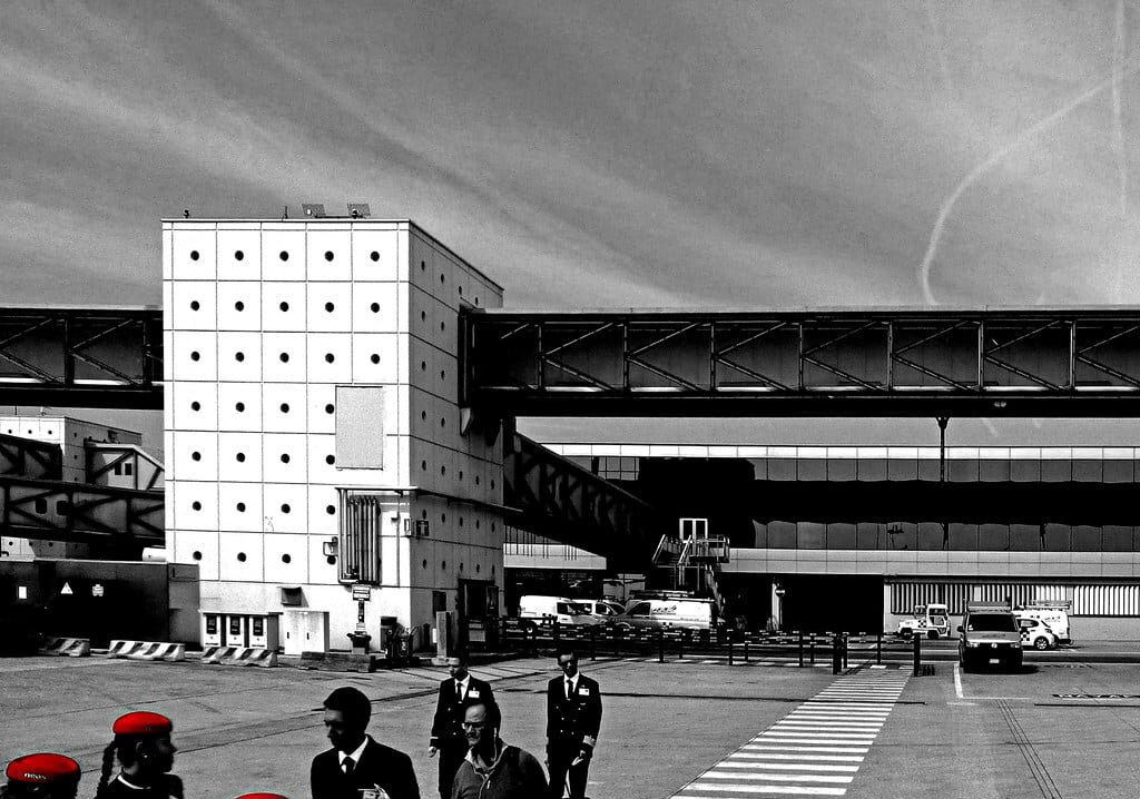 Provano a bloccare volo rimpatrio,fermate 4 ragazze a Malpensa