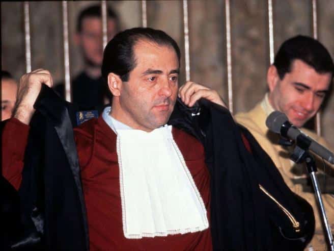 Faccia da 30 anni fa. Ancora qui ???