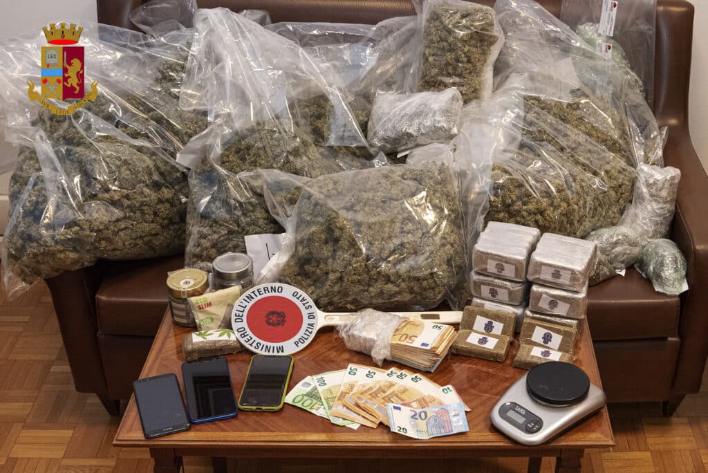 Tre chili di droga in garage a Lainate, denunciata 27enne
