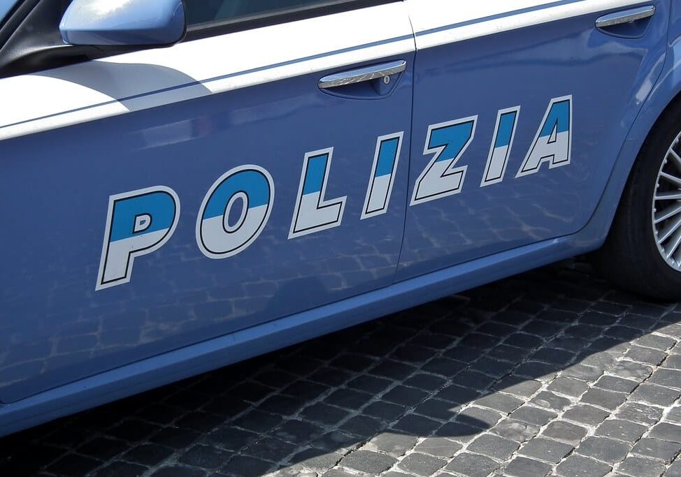 Como: arriva in ospedale ubriaco e ruba nei reparti, arrestato 36enne