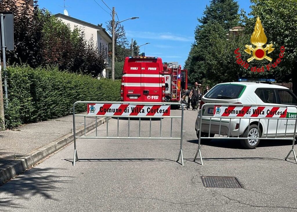 Appartamento in fiamme a Villa Cortese: evacuate 12 famiglie