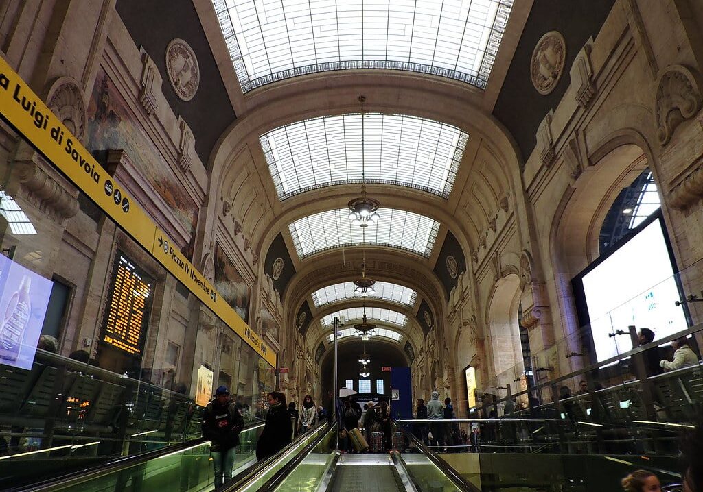 Milano: ruba due valigie da diecimila euro, arrestato 54enne in stazione
