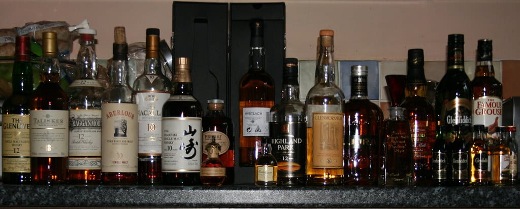 Como, ruba 4  bottiglie di whisky: marocchino denunciato