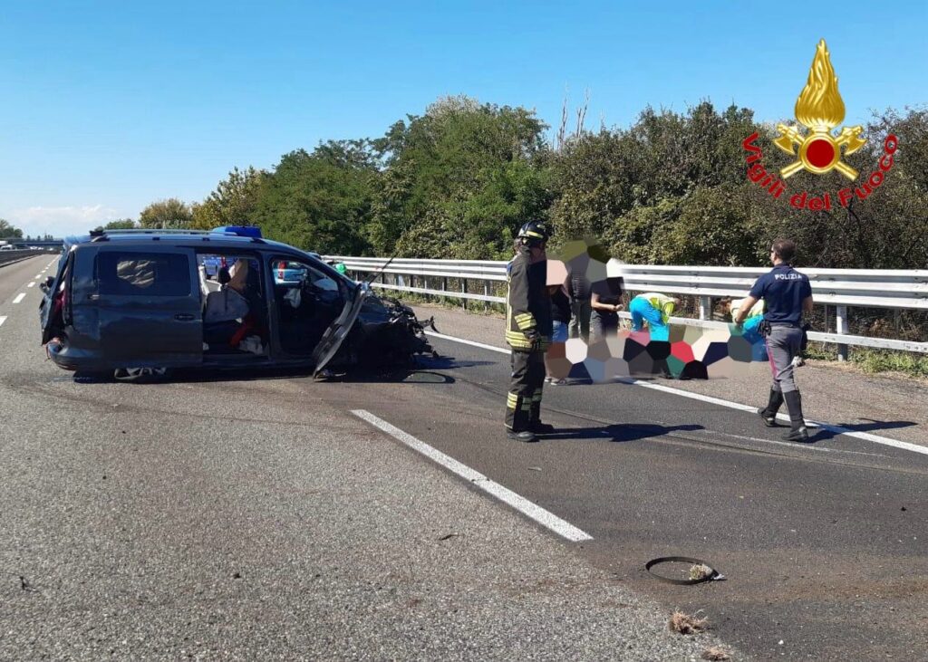 Gravissimo incidente in tangenziale ovest ad Assago: coppia in fin di vita