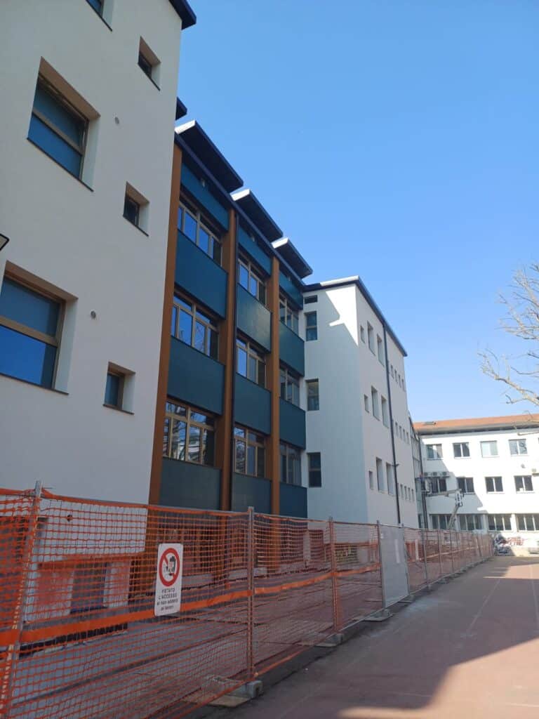 Città metropolitana: ulteriori 23 milioni di euro per la manutenzione degli edifici scolastici. Ma nella lista non c’è il Quasimodo di Magenta