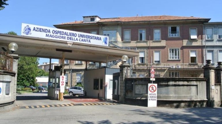Operaio di trent’anni precipita da sei metri alla Memc di Novara: è in ospedale in condizioni gravissime