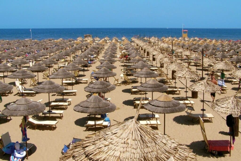Milanese in vacanza a Rimini molesta 14enne, arrestato