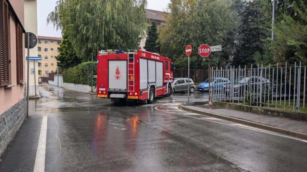 Magenta: Vigili del Fuoco volontari senza mezzi, dopo la scala a Milano l’autopompa è guasta