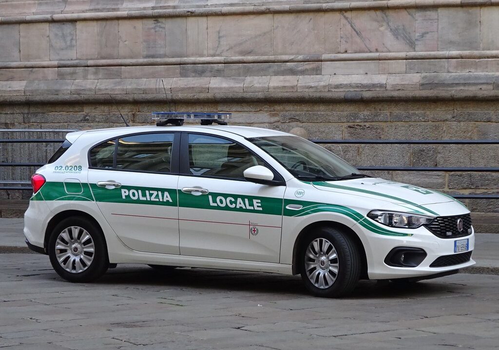 Milano, controlli della Polizia Locale: 4 arresti, 4 sgomberi e 7 auto sequestrate