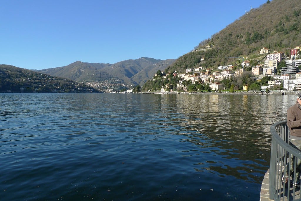 Esercizio abusivo della navigazione aerea sul Lago di Como: maxi sequestro di un elicottero da 2 milioni di euro