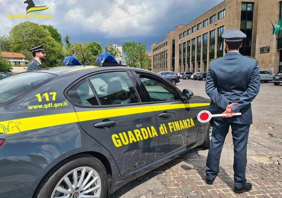 Varese, arrestata una cittadina sudamericana per usura: prestiti fino al 216% di interesse