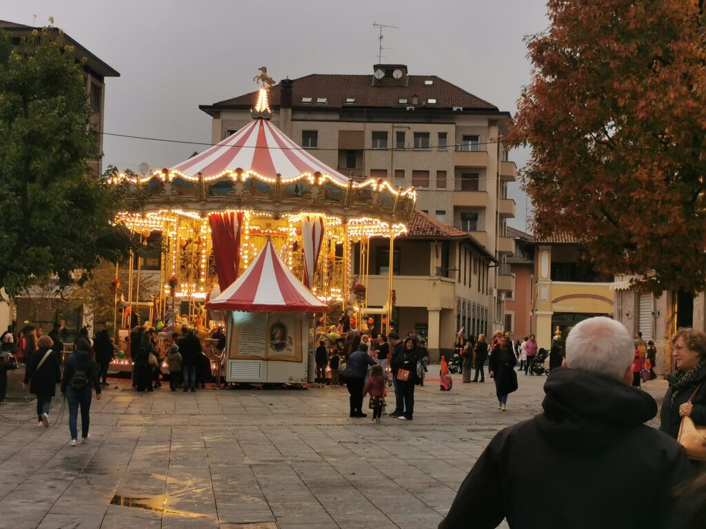 La piazza di Magenta si ‘rianima’ con l’Halloween party organizzato dai commercianti