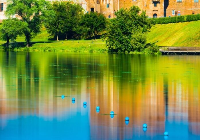 mantova-castello-acqua-hd-aspect-ratio-535-375