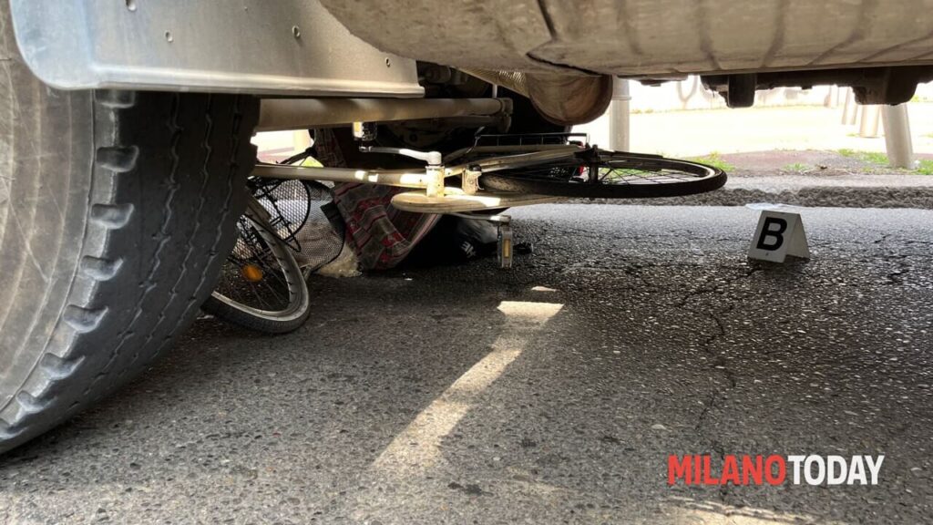 Garbagnate, camion investe due donne: una è grave