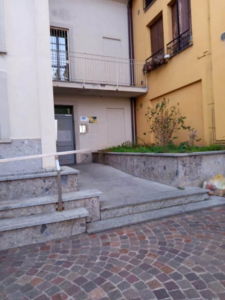 Sedriano: acqua calda a singhiozzo nelle case comunali, protestano i residenti