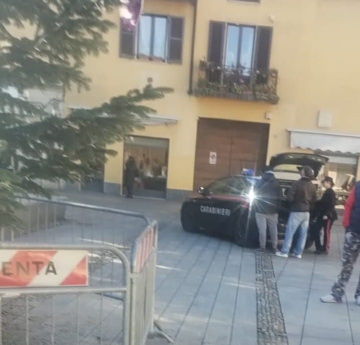 Magenta, lite in piazza Liberazione: intervengono i Carabinieri, denuncia per un coinvolto
