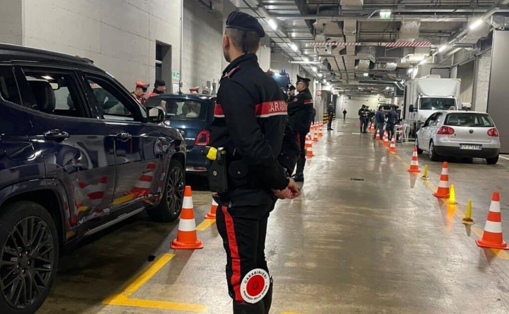 Milano: controlli carabinieri in zona movida, identificate 489 persone