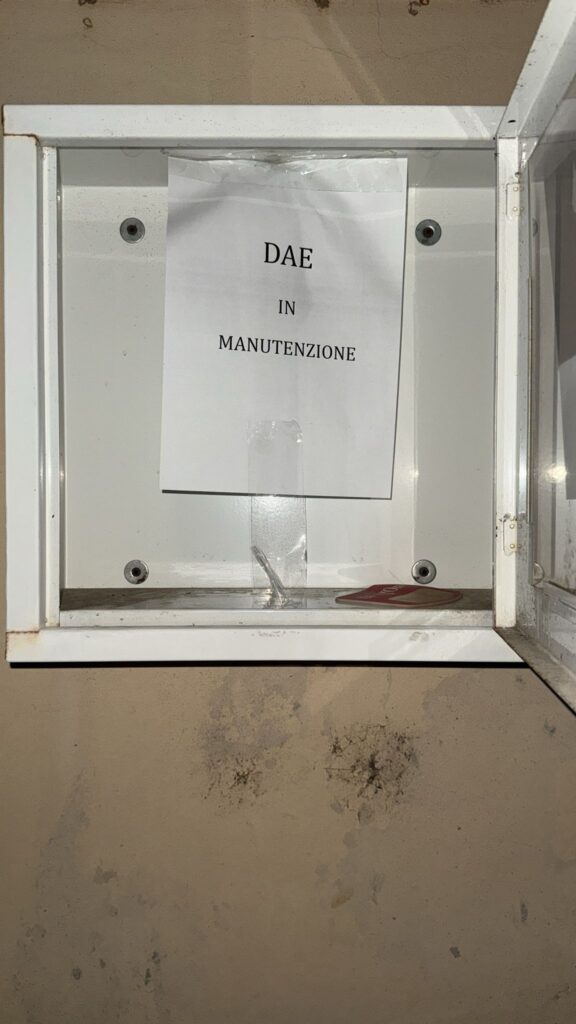 Robecco sul Naviglio, scontro sui defibrillatori: opposizione all’attacco, l’Amministrazione replica