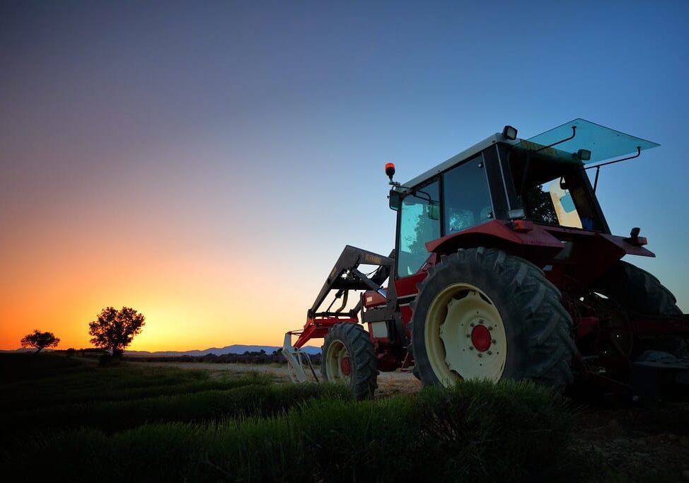 Agricoltore 43enne muore schiacciato a Brescia dal trattore. Federacma: “Tragedia evitabile, servono revisione e cinture di sicurezza”