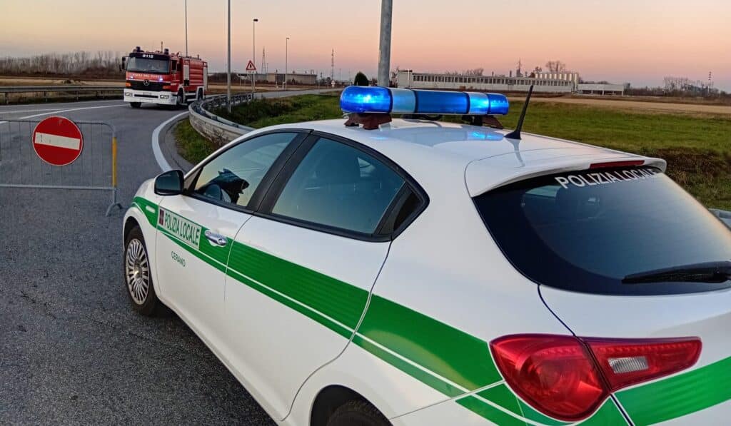 Emergenza chimica per una perdita da cisterna in un’azienda di Cerano