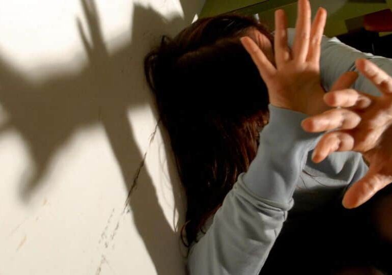 Violenza sessuale a Gallarate, 35enne del Gambia si nascondeva in un letto