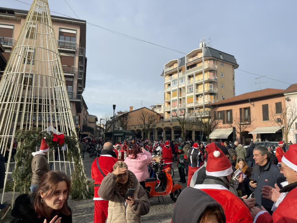 _Due Ruote per Natale_ - un successo che scalda Sesto Calende (1)