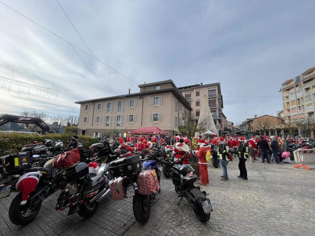 Successo per le “Due Ruote per Natale” a Sesto Calende con i Bikers