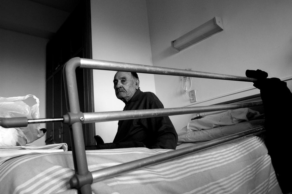 Maltrattamenti in alloggi per anziani a Pavia, titolare condannato