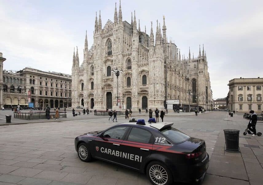 Capodanno a Milano, i divieti per bevande in vetro e alcolici in Duomo